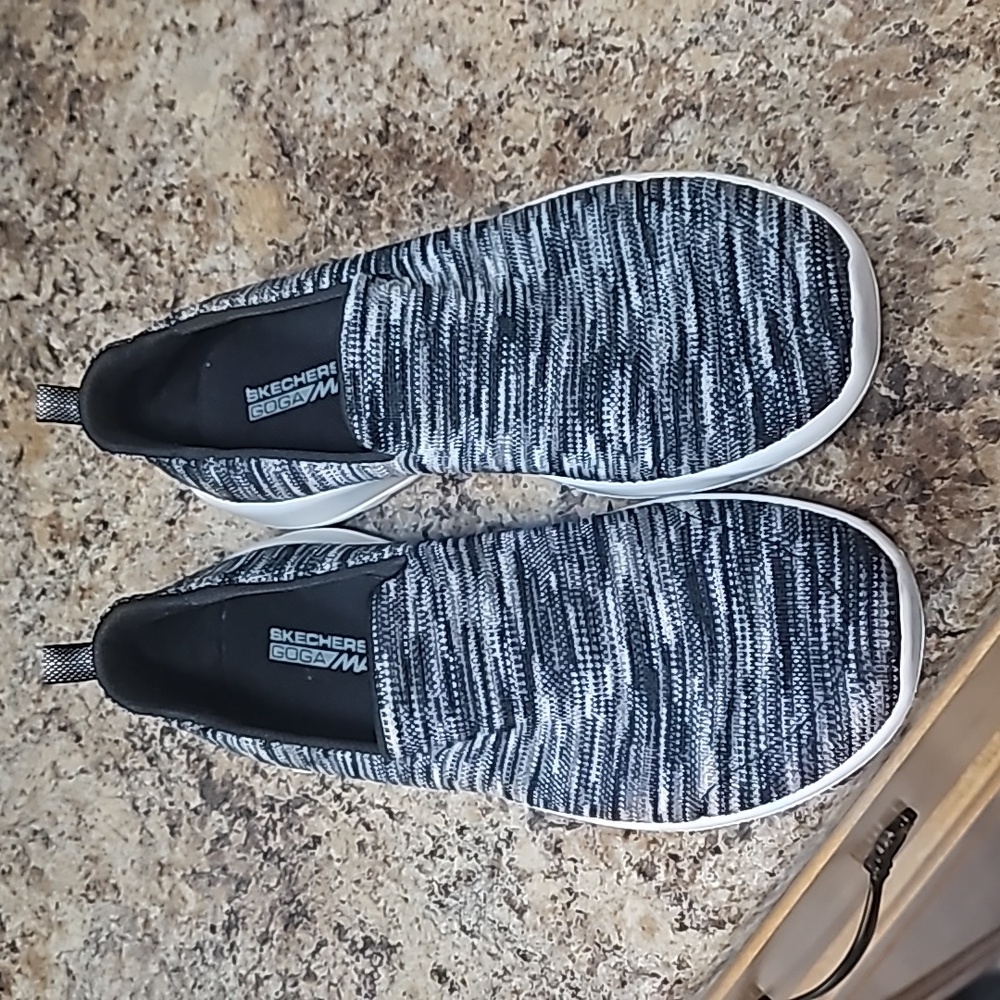Skechers slip on shoes